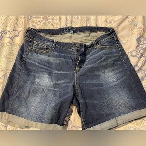 Boutique midi jean shorts size 20